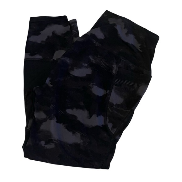 EUC! Women’s Bkack/Grey Camouflage Leggings Size XL - Picture 3 of 16